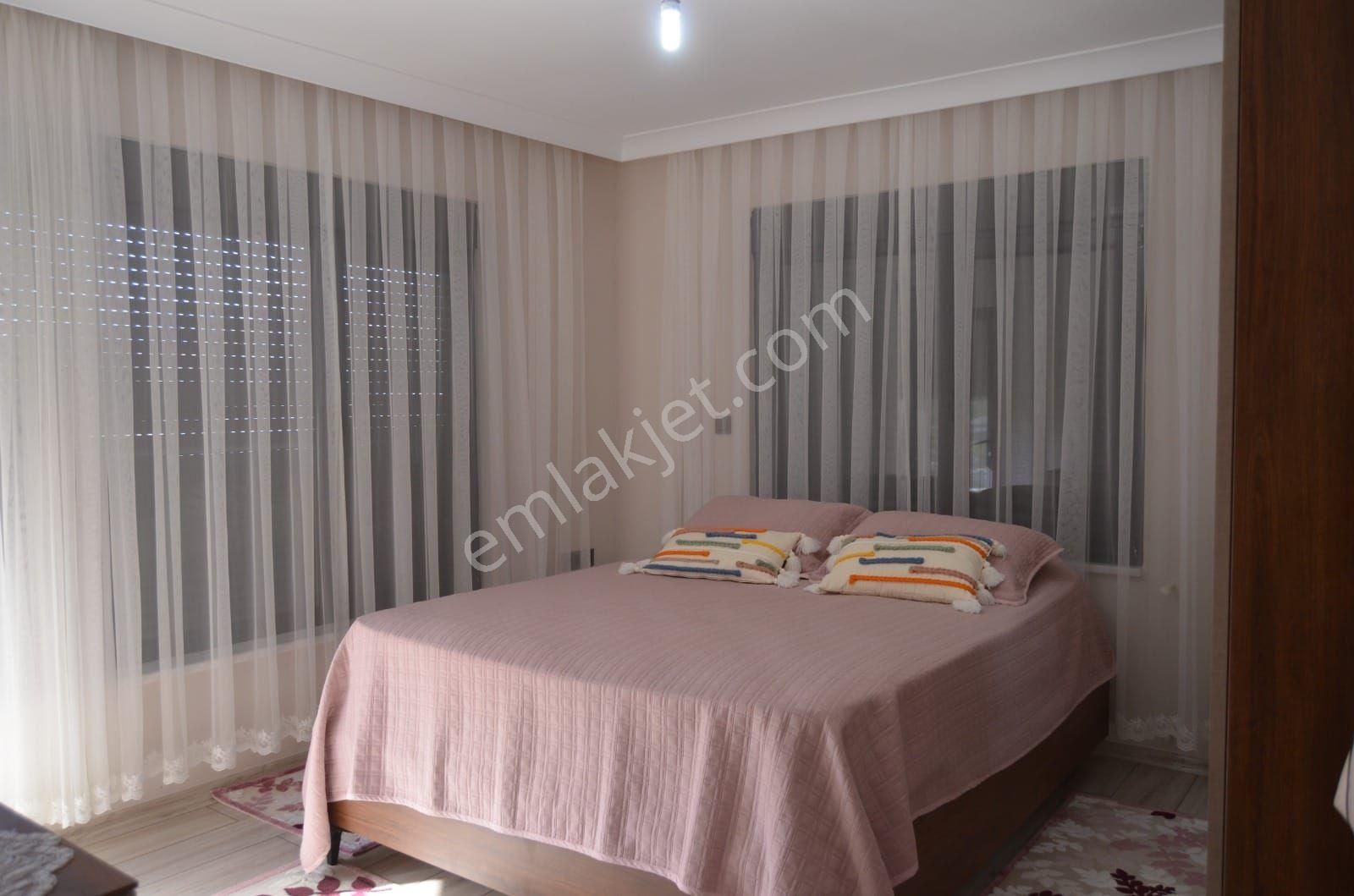 Yetkili'si Pera Dan Güre De Denize 30 M.bahçeli 4+1 Müstakil Villa - Görsel 17