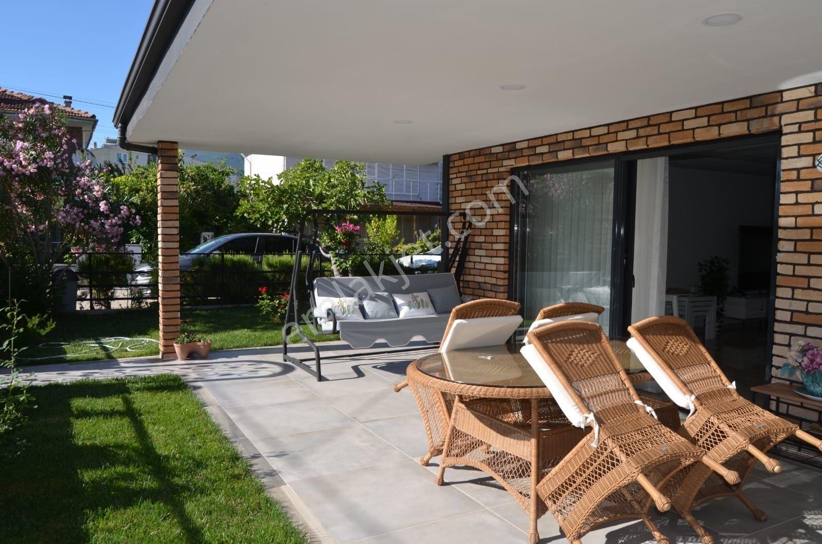 Yetkili'si Pera Dan Güre De Denize 30 M.bahçeli 4+1 Müstakil Villa - Görsel 11