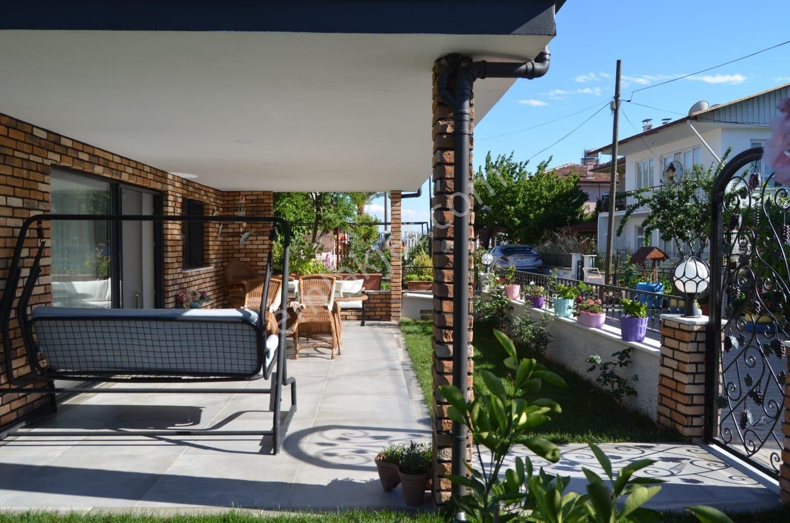 Yetkili'si Pera Dan Güre De Denize 30 M.bahçeli 4+1 Müstakil Villa - Görsel 4