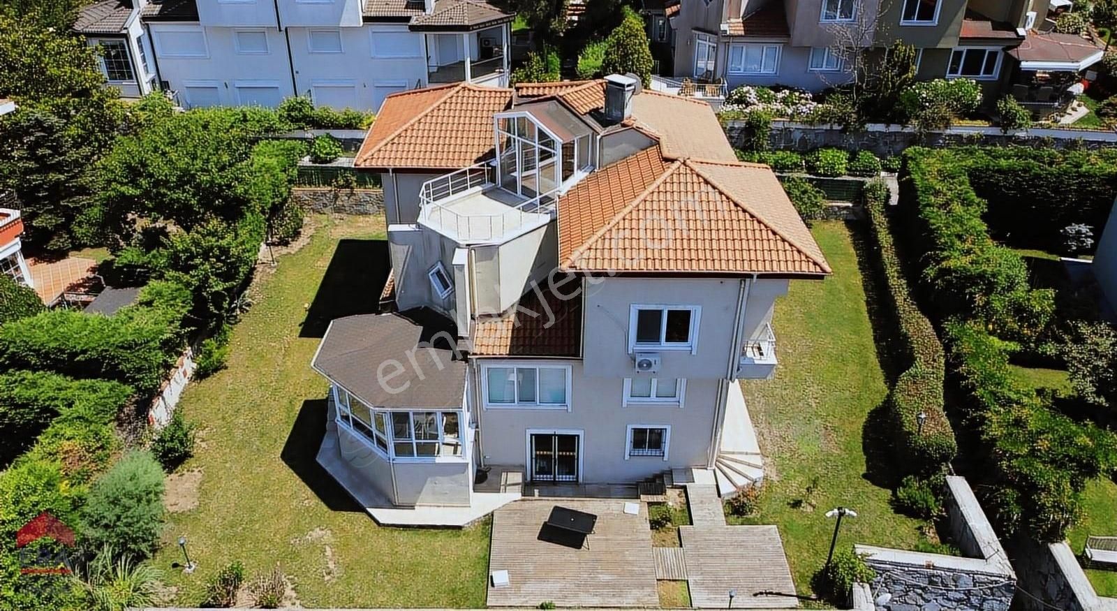 Sarıyer Uskumruköy Kiralık Villa Sarıyer Uskumruköyde Site İçerisinde 5+2, 450m2 Müstakil Villa