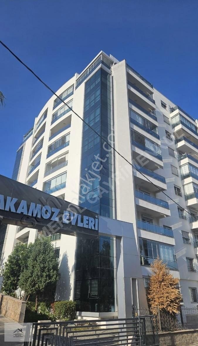 Karşıyaka Örnekköy Satılık Daire Karşıyaka Örnekköy'de Site İçinde Havuzlu Satılık Daire