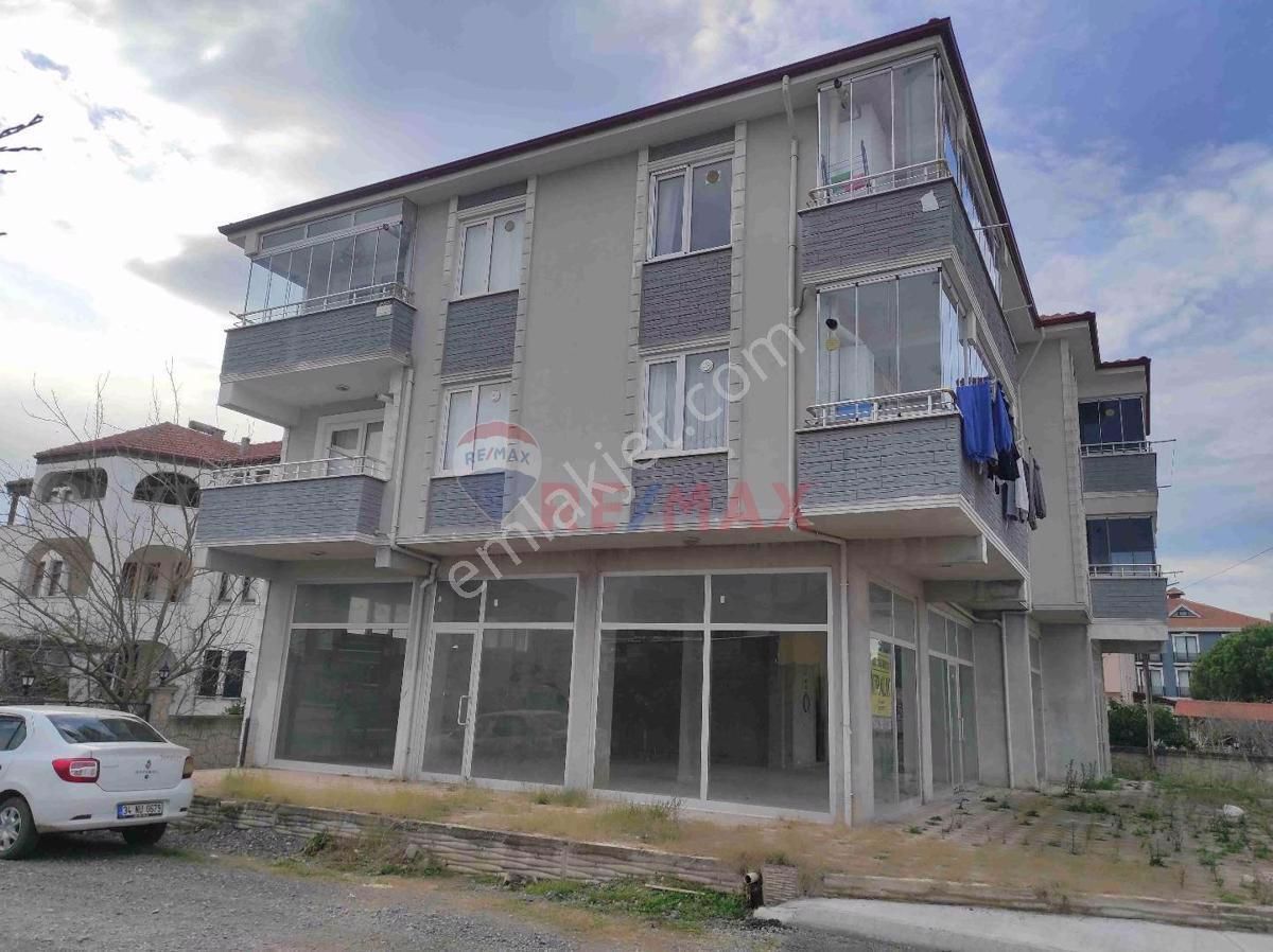 Karasu Yeni Satılık Daire Re/max Mavi'den Satılık 2+1 Geniş Kullanım Alanına Sahip, Kombi Petek Takılı Denize Yakın Köşe Daire