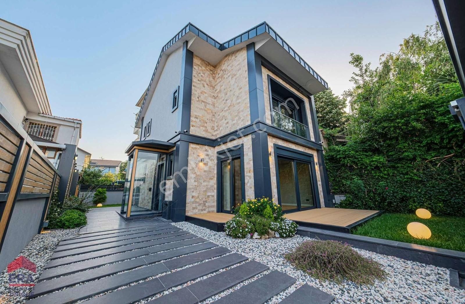 Sarıyer Kumköy Satılık Villa Sarıyer Kilyos Satılık 240 M2 6+1 İskanlı Sıfır Müstakil Villa