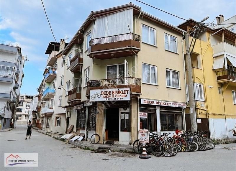 Bursa Gemlik Satılık Bina Inter World'den Köşe Başı 2 Daire 1 Dükkanlı Komple Satılık Bina