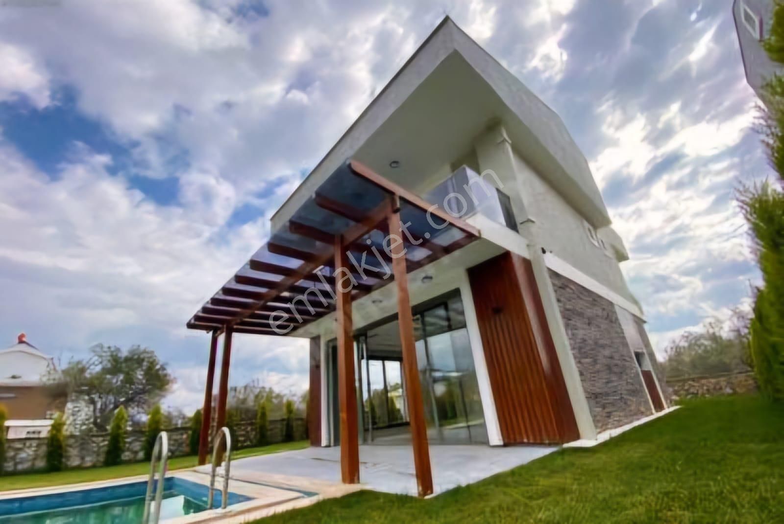 Binyapı Dan Güre De 5+1 Havuzlu Deniz Manzaralı Lüks Villa