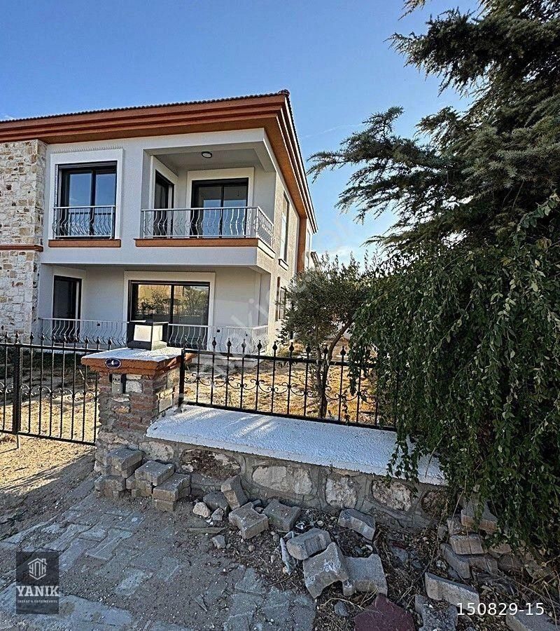 Menemen Villakent Satılık Villa Yanık İnşaat'tan Seyrek'te 4+1 Villa