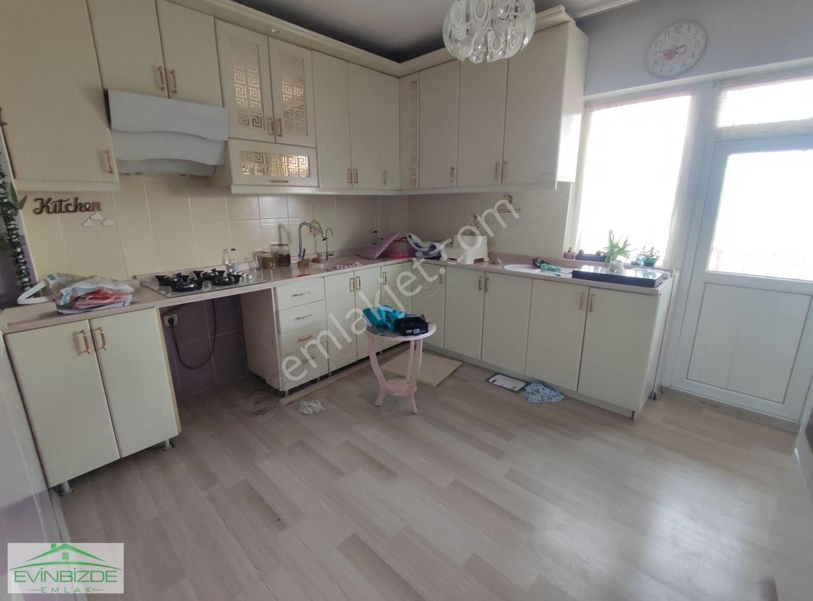 Keçiören Uyanış Kiralık Daire Evinbizde'den 4+1 Full Yapılı Vestiyerli Asansörlü Metroya Yakın