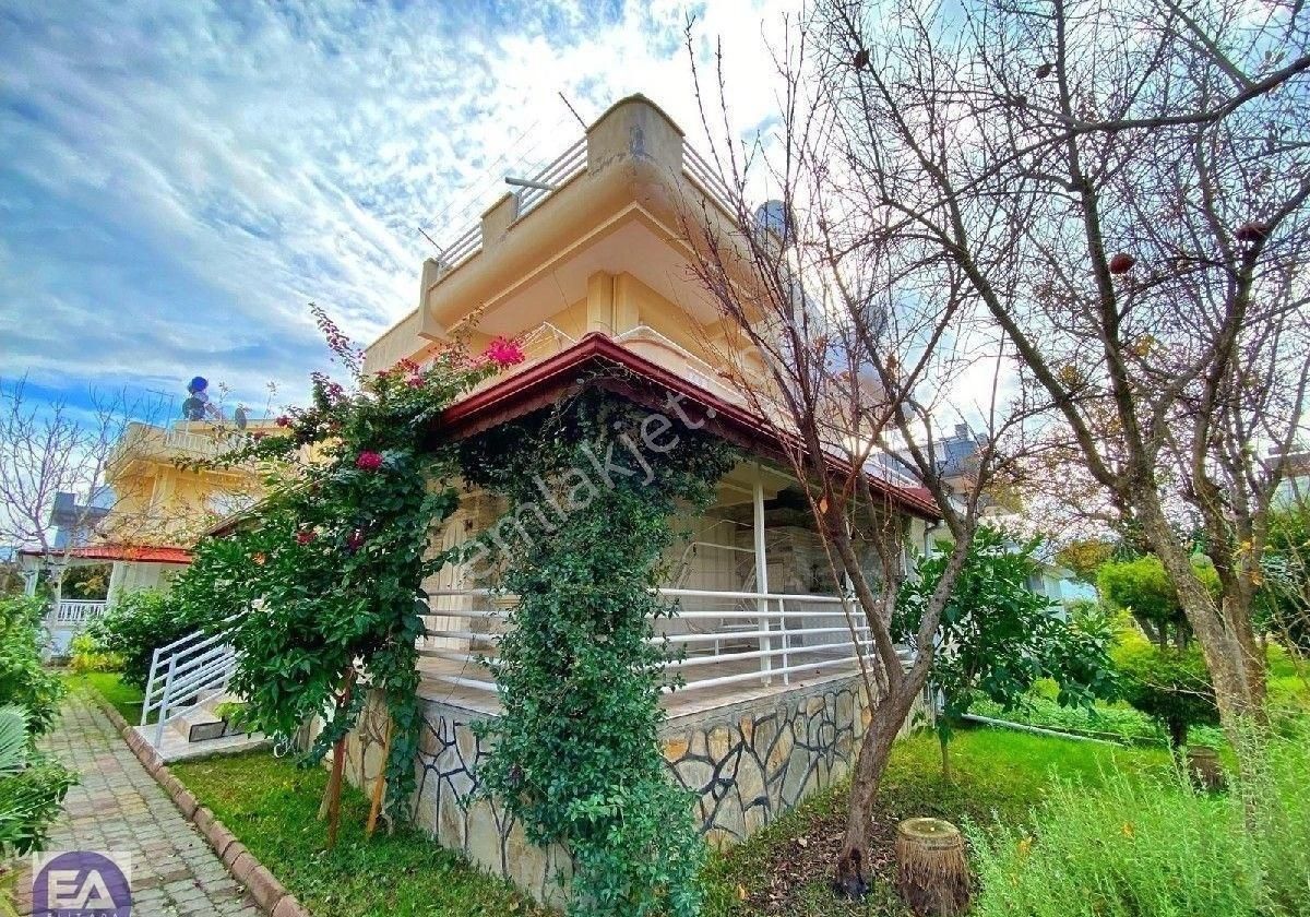 Kuşadası Davutlar Satılık Yazlık Elit Ada'dan Sahil Sitelerinde Bahçeli 3+1 Masrafsız Satılık Villa