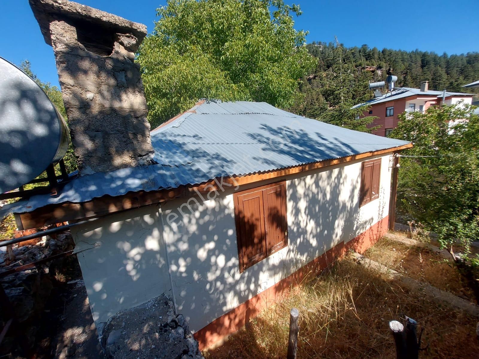 Anamur Çukurabanoz Satılık Dağ Evi Anamur Abanoz Yaylası'nda 330 Metrekare Arsa İçinde 2 Adet Yayla Evi Bulunan Satılık Arsa