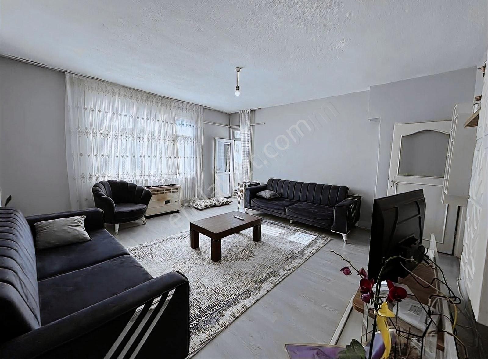 Küçükçekmece İnönü Satılık Daire Sefaköy İnönü Mh Tek Daire Üzeri 120m2 2+1 4.kat 25mt Arsa Payı