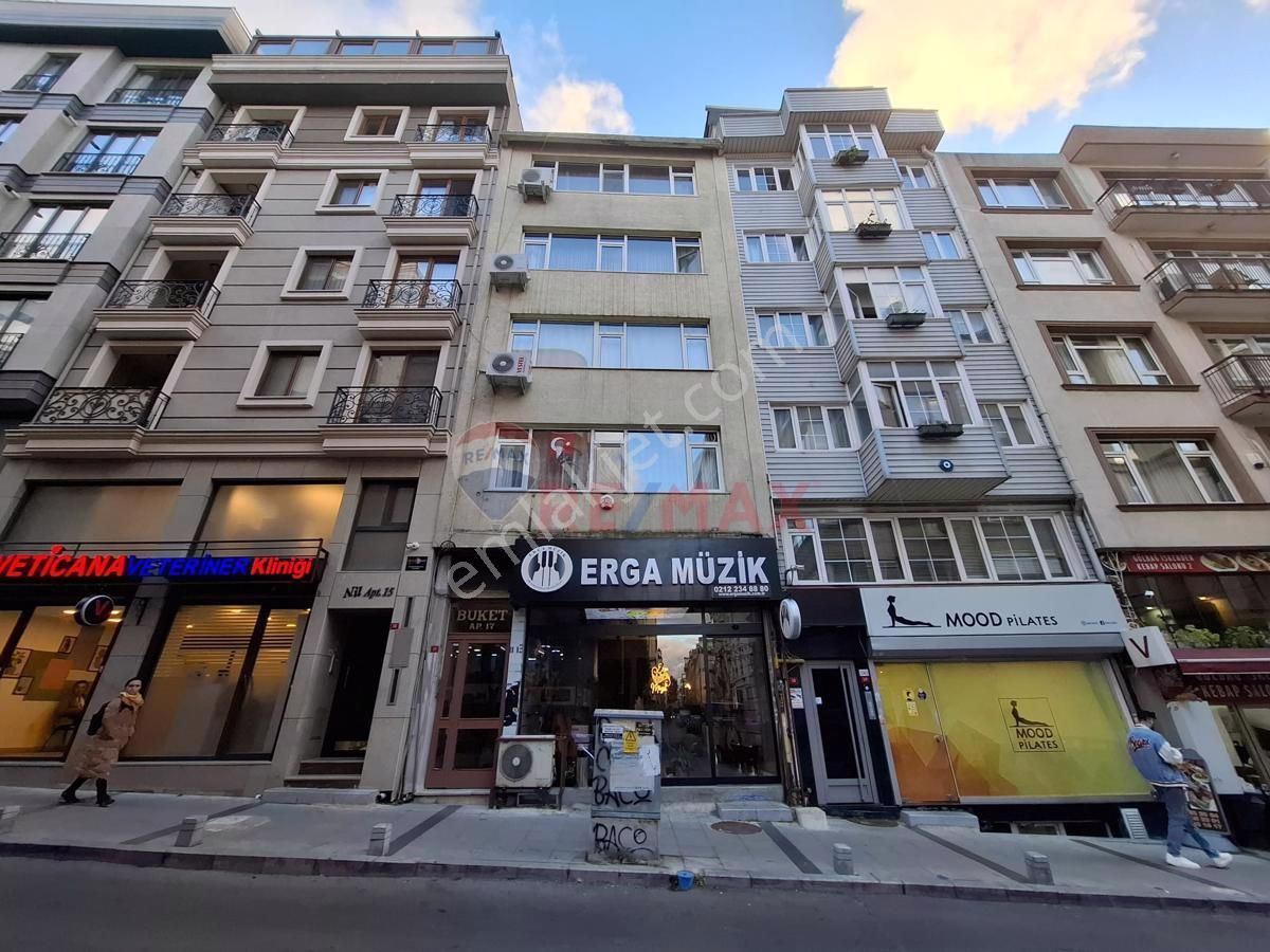 Şişli Merkez Satılık Dükkan & Mağaza Şişli'de Ana Caddeye 50 Metre, Metroya Yakın Satılık Depolu Dükkan