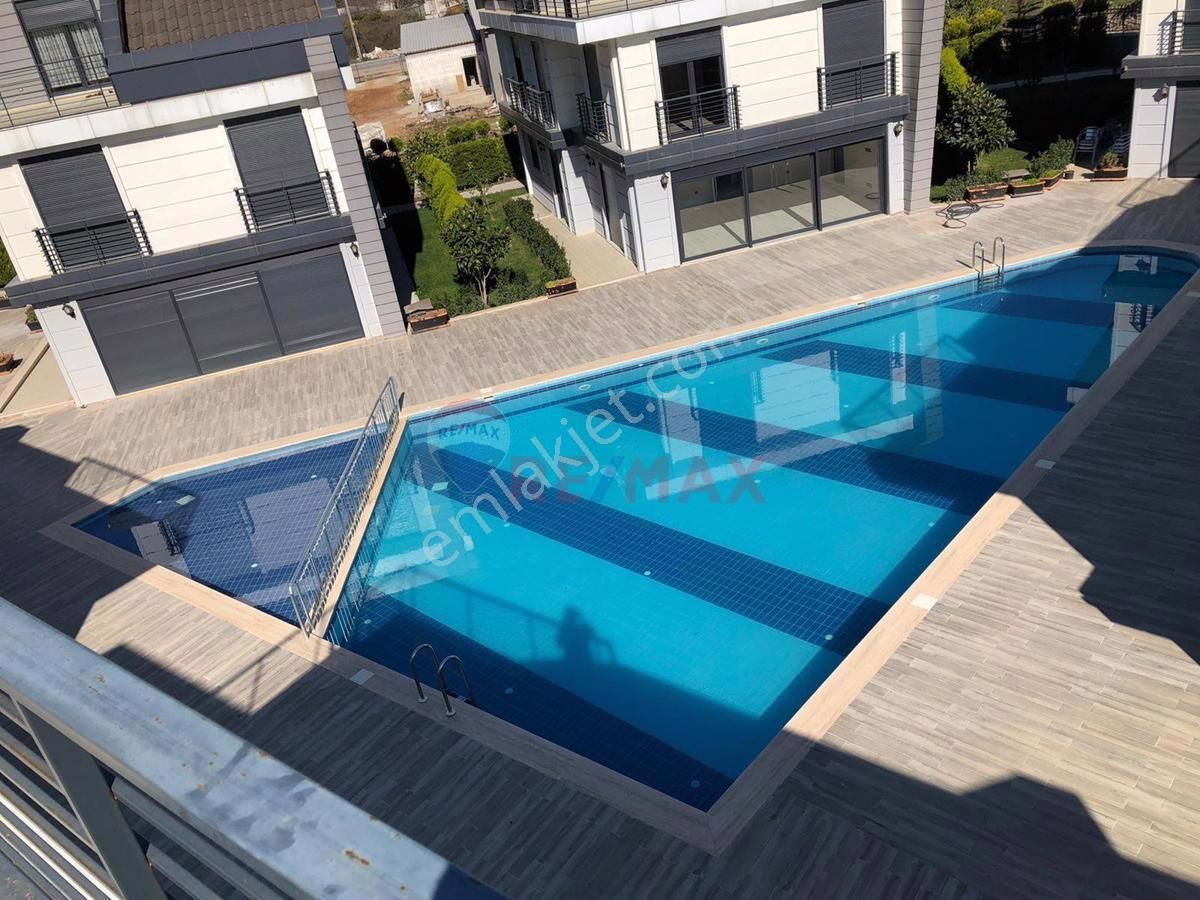 Konyaaltı Molla Yusuf Satılık Villa Antalya Konyaaltında Butik Sitede Havuzlu Triplex Sıfır Villa