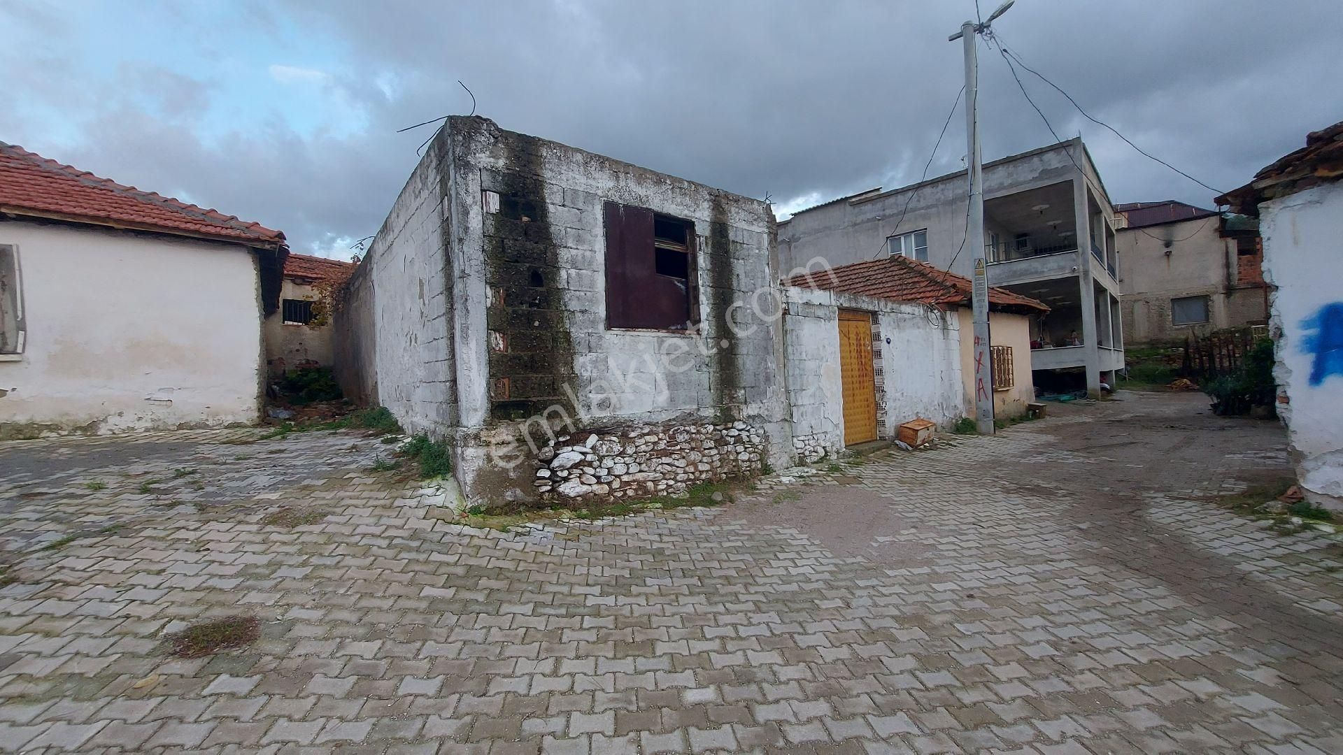 Kemalpaşa Sarıçalı Satılık Köy Evi Sinan Emlak Ta Kemalpaşa Sarıcalı Köyü 177 M2 Köy Evi