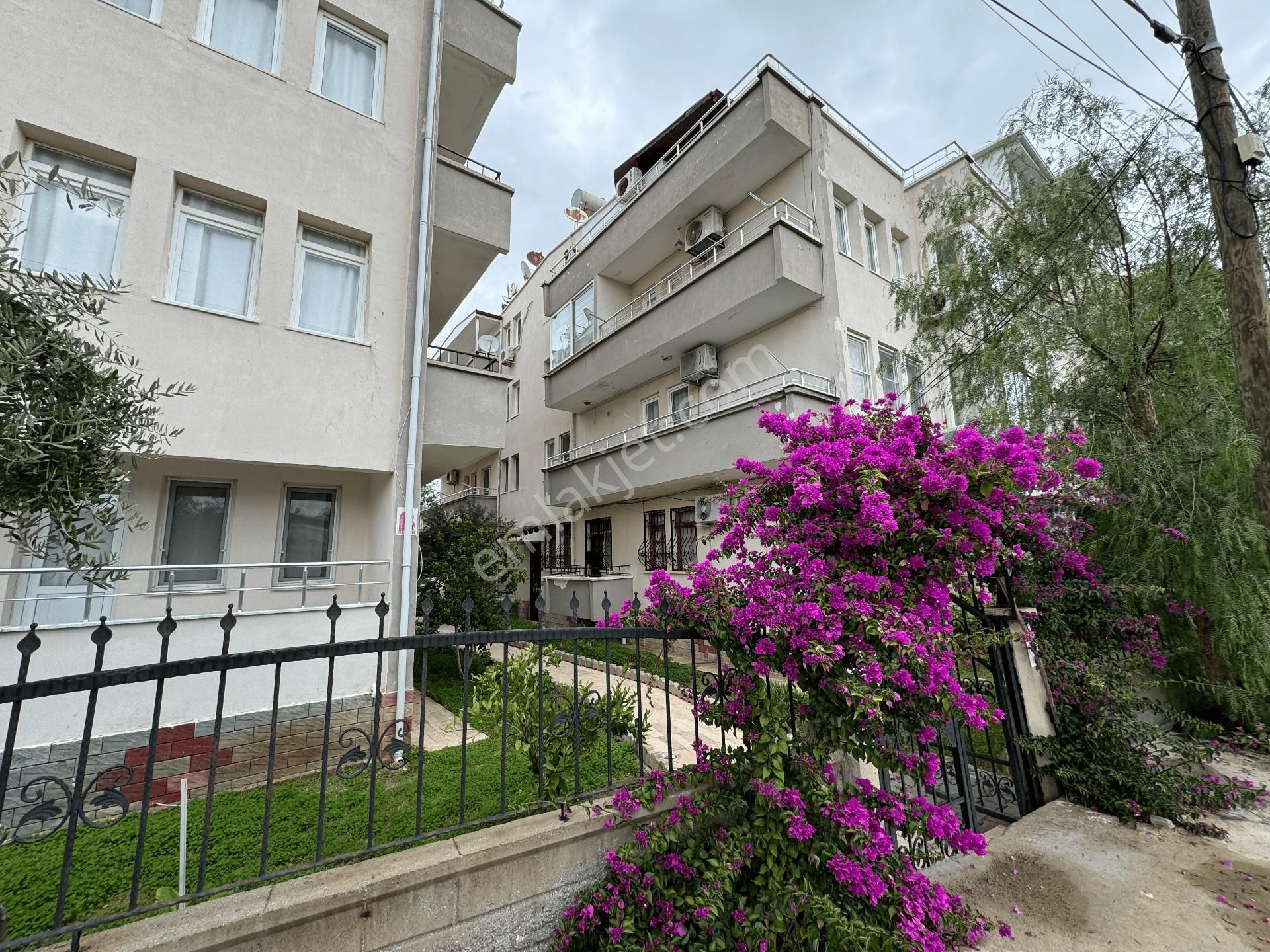 Didim Altınkum Onur Sitesi Havuz Cephe Satılık 2+1 Daire