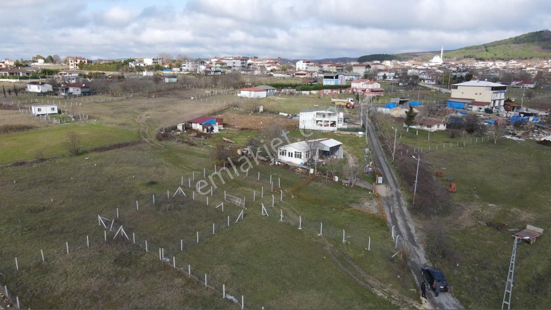 Çatalca Atatürk Satılık Tarla Binkılıç Atatürk Mah.etrafı Çevrili Elekt. Doğalgaz Ve Su Yanında Köşe Parsel 216 M2