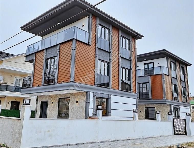 Marmaraereğlisi Yeniçiftlik Satılık Villa Yeniçiftlikte Denize 300 Metre Lüks Villa