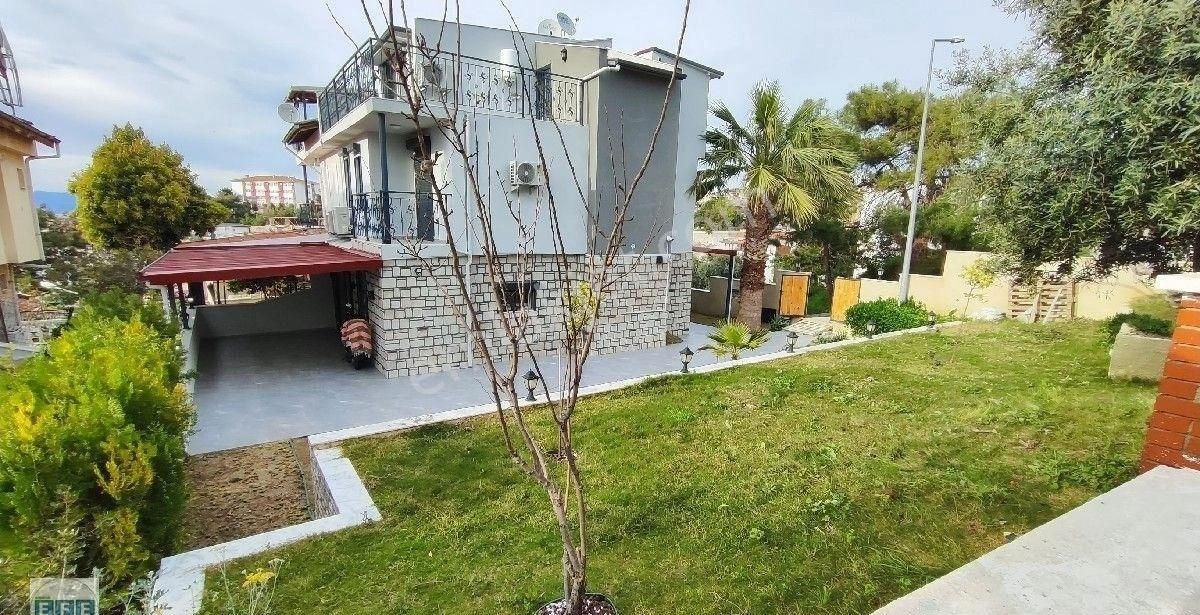 Kuşadası Kadınlar Denizi Satılık Villa Kuşadası'nda Deniz Manzaralı Çok Güzel Konuma Tripleks Villa