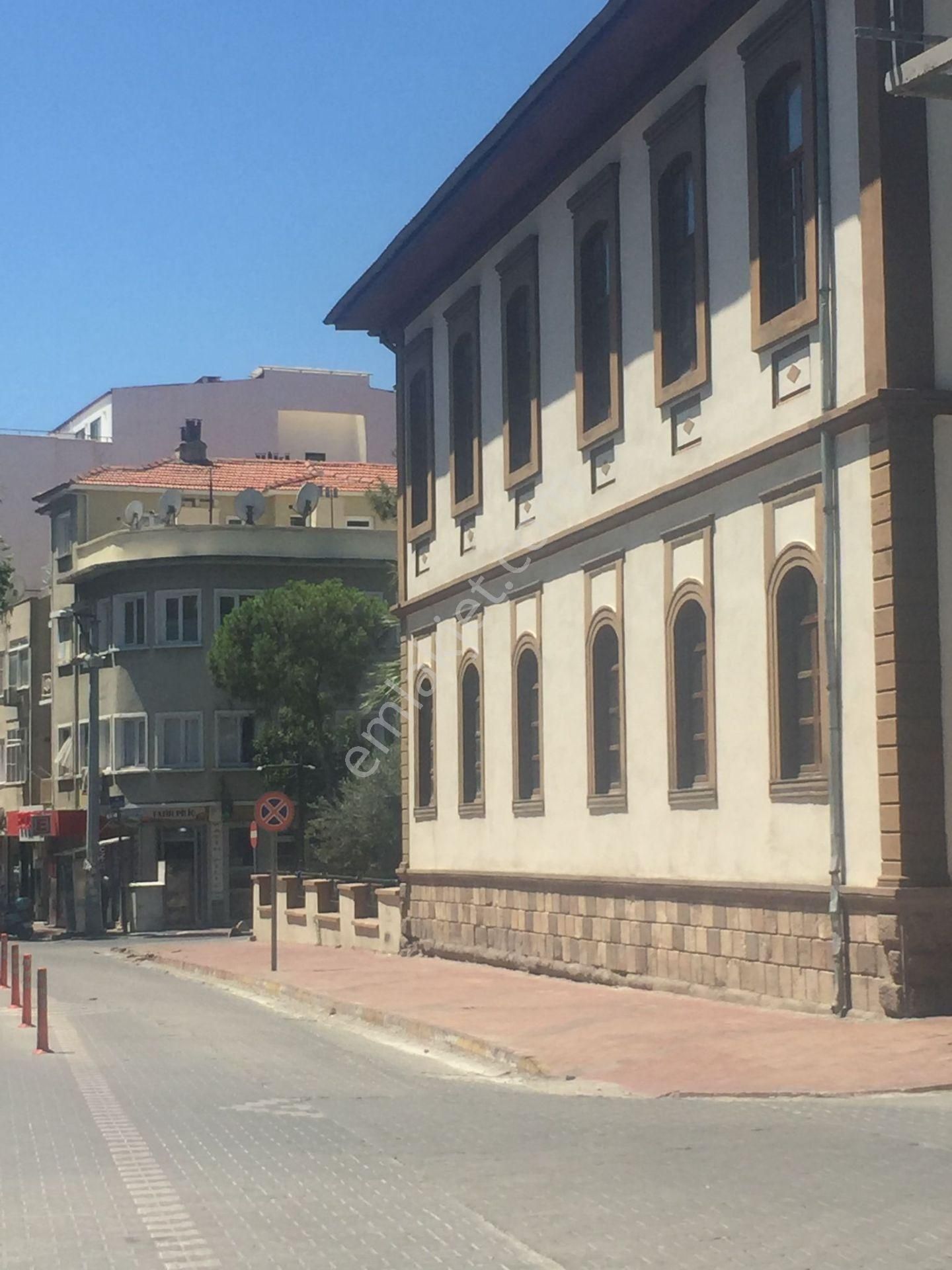 ** Konut Emlat'tan Edremit'te 2 Katlı Satılık Müstakil** - Görsel 2