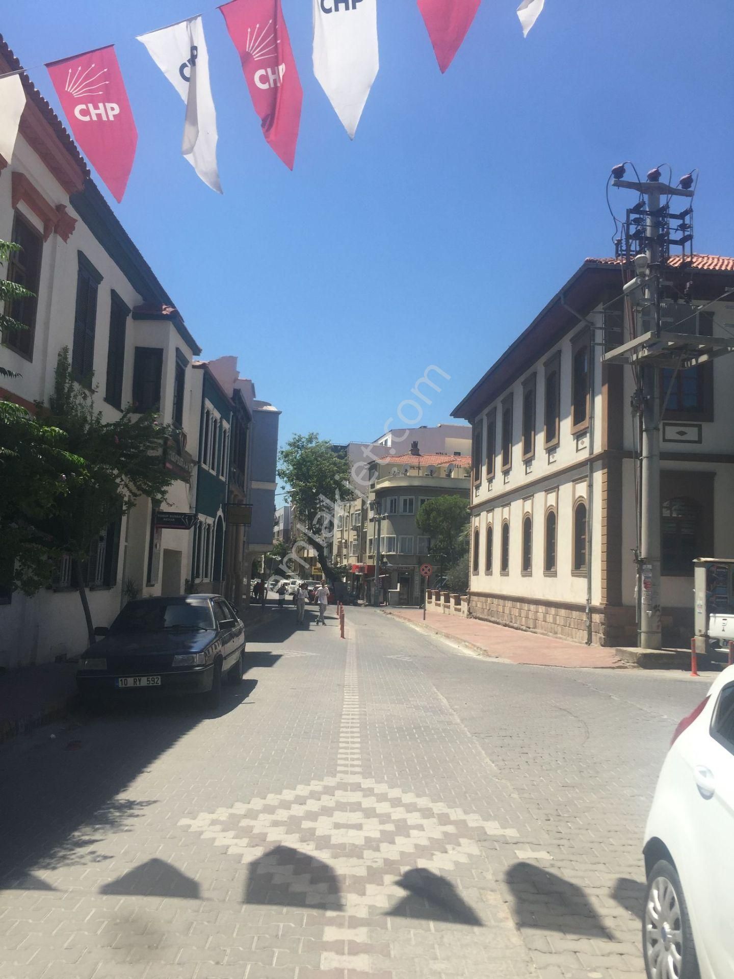 ** Konut Emlat'tan Edremit'te 2 Katlı Satılık Müstakil** - Görsel 6