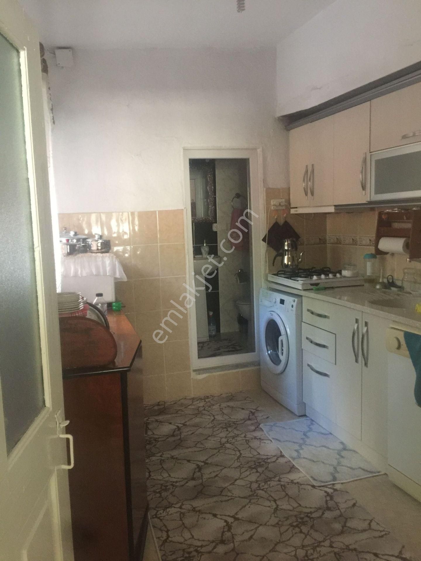 ** Konut Emlat'tan Edremit'te 2 Katlı Satılık Müstakil** - Görsel 8