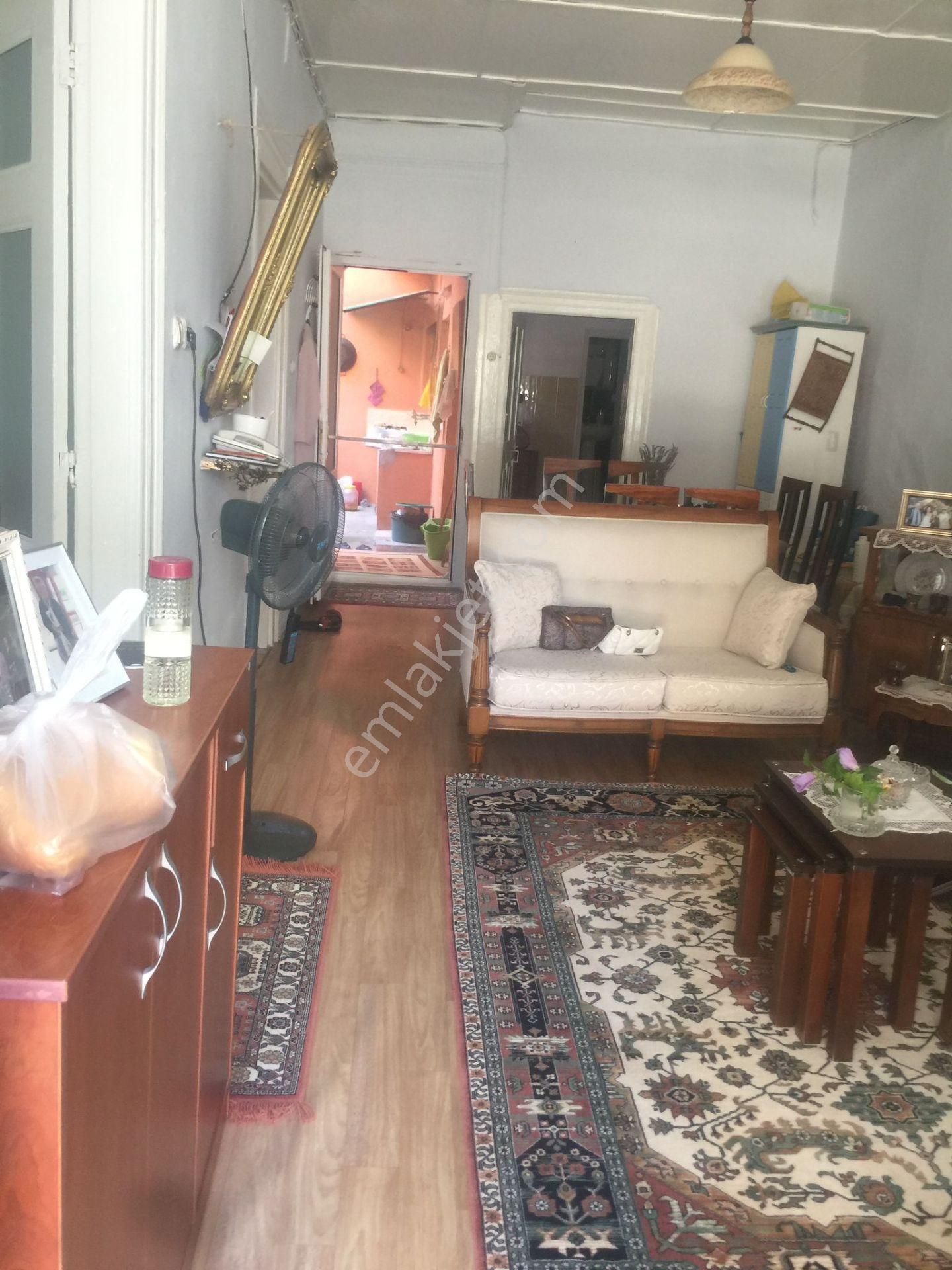 ** Konut Emlat'tan Edremit'te 2 Katlı Satılık Müstakil** - Görsel 4