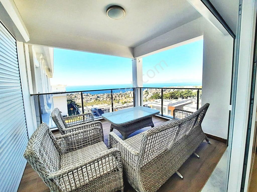 Kuşadası Paşo Şükrü Sitesinde Ful Deniz Manzaralı Lüx 3+1 Daire