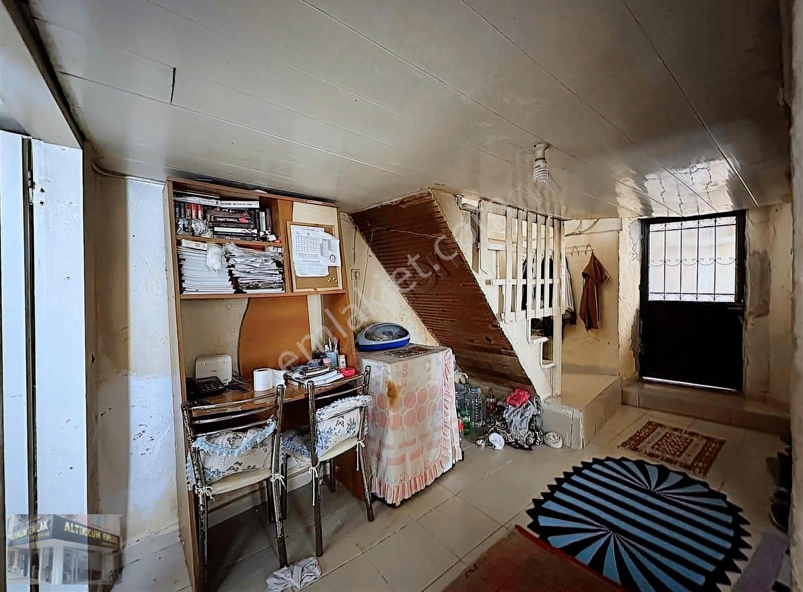 Ayvalık Küçükköy'de Çarşı İçinde Köşe Konumlu 3+1 Rum Evi - Görsel 9