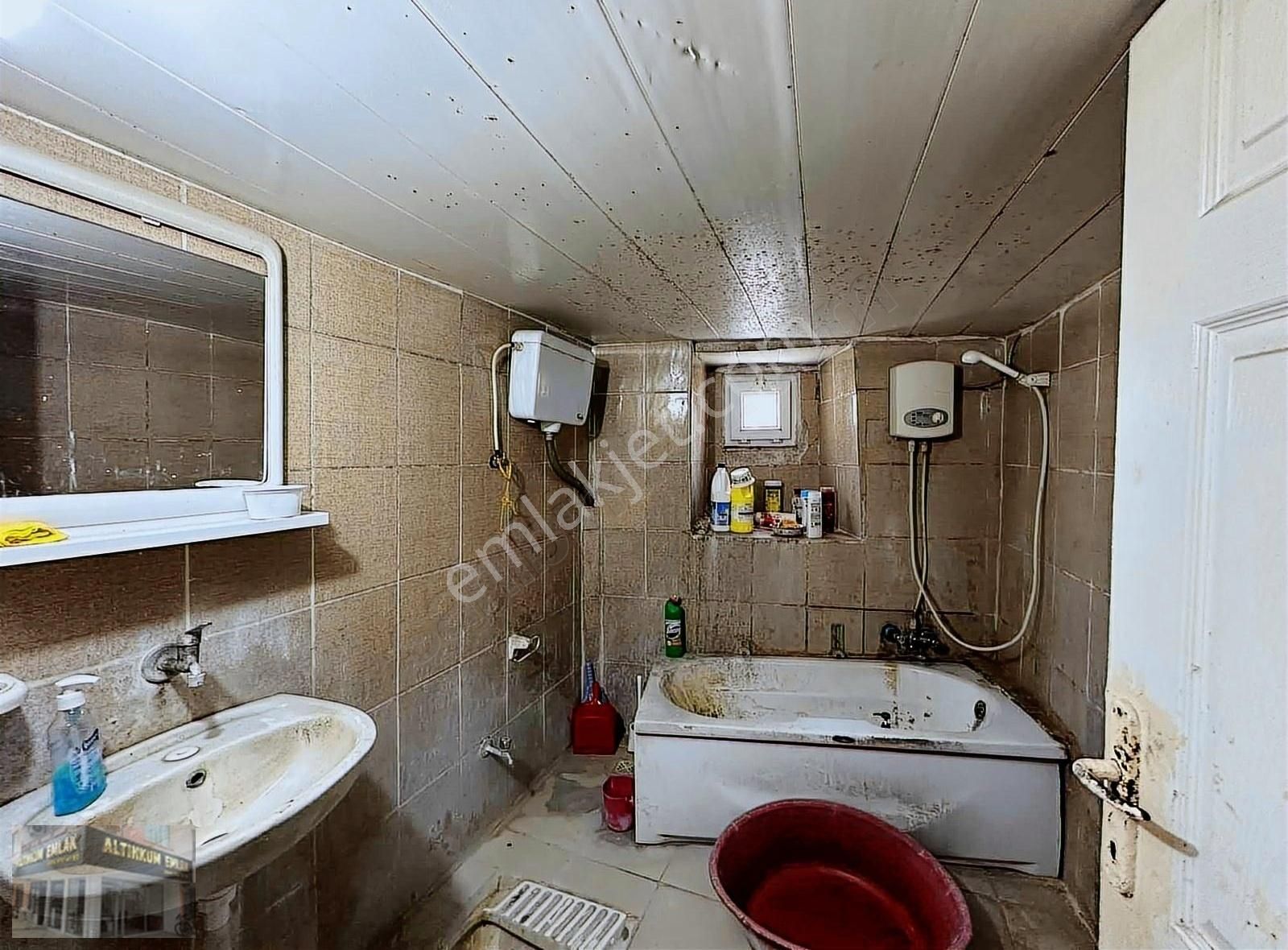 Ayvalık Küçükköy'de Çarşı İçinde Köşe Konumlu 3+1 Rum Evi - Görsel 8