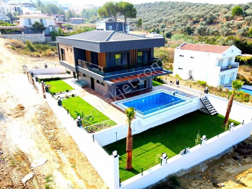 Kuşadası Soğucak Satılık Villa Kuşadasında Deniz Manzaralı 5+1 Müstakil Modern Villa