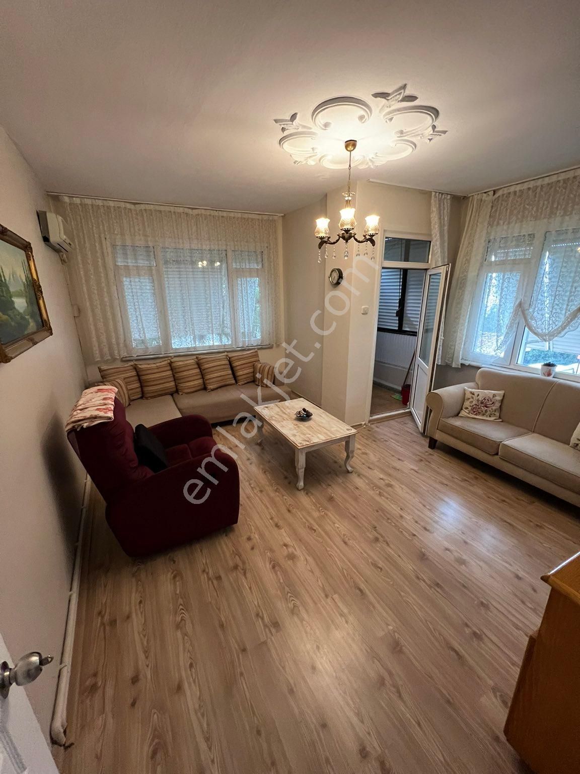 Üsküdar Valide-i Atik Kiralık Daire Naz Emlaktan Üsküdar Valide-i Atik Mahallesinde Eşyalı 2+1 Kiralık Daire