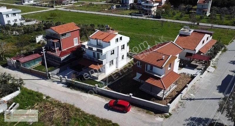 Dikili Cumhuriyet Satılık Villa Dikili İsmetpaşa'da 300 M2 Köşe Arsa Üzerinde Tek Villa