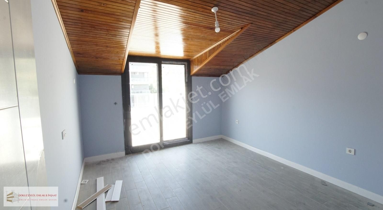 Dikili Gazipaşa Mah. Doğal Gazlı Alttan Isıtmalı Triplex Villa - Görsel 12