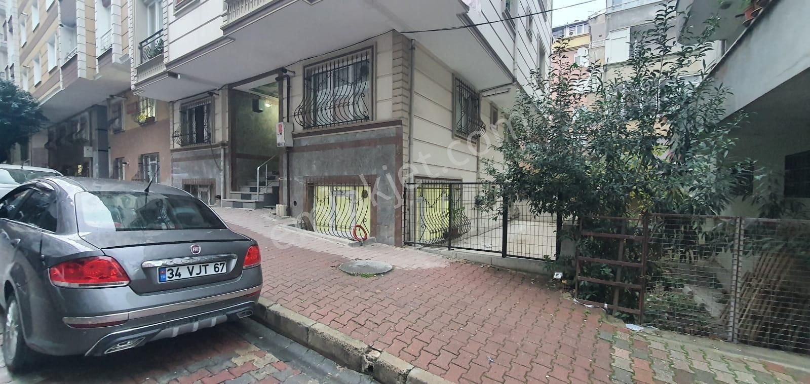 Efka'dan Yenibosna Merkez Camiisine Yakın Satılık 1+1 Bahçe Kat Daire - Görsel 17