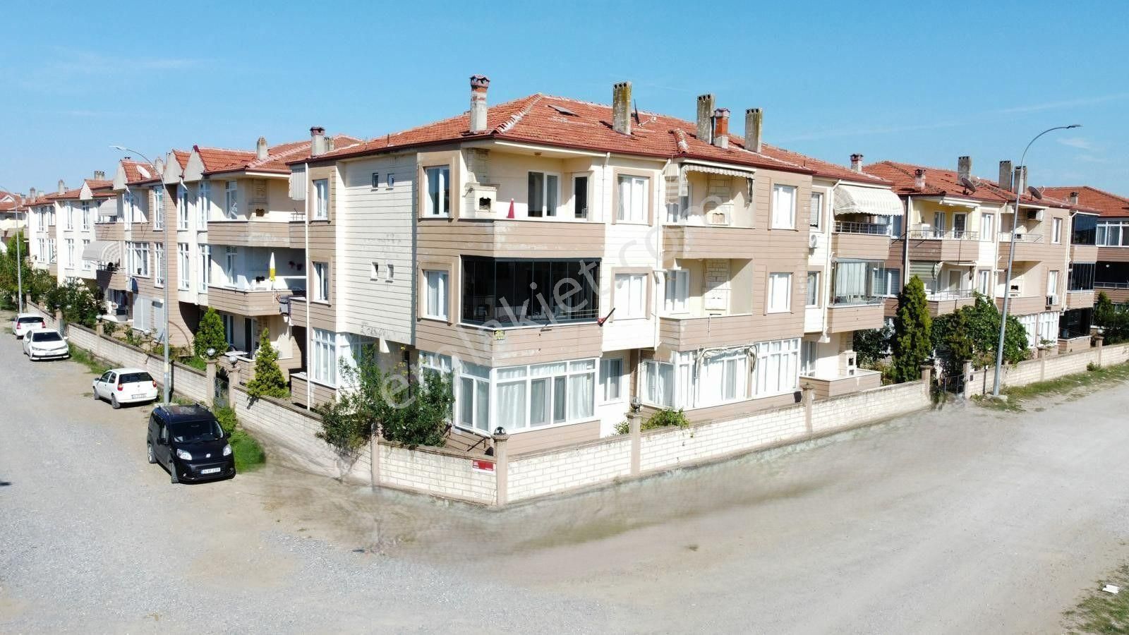 Karasu Yalı Satılık Daire Acil!!! Uygun Fiyata Masrafısız Denize Yakın 2+1 Daire