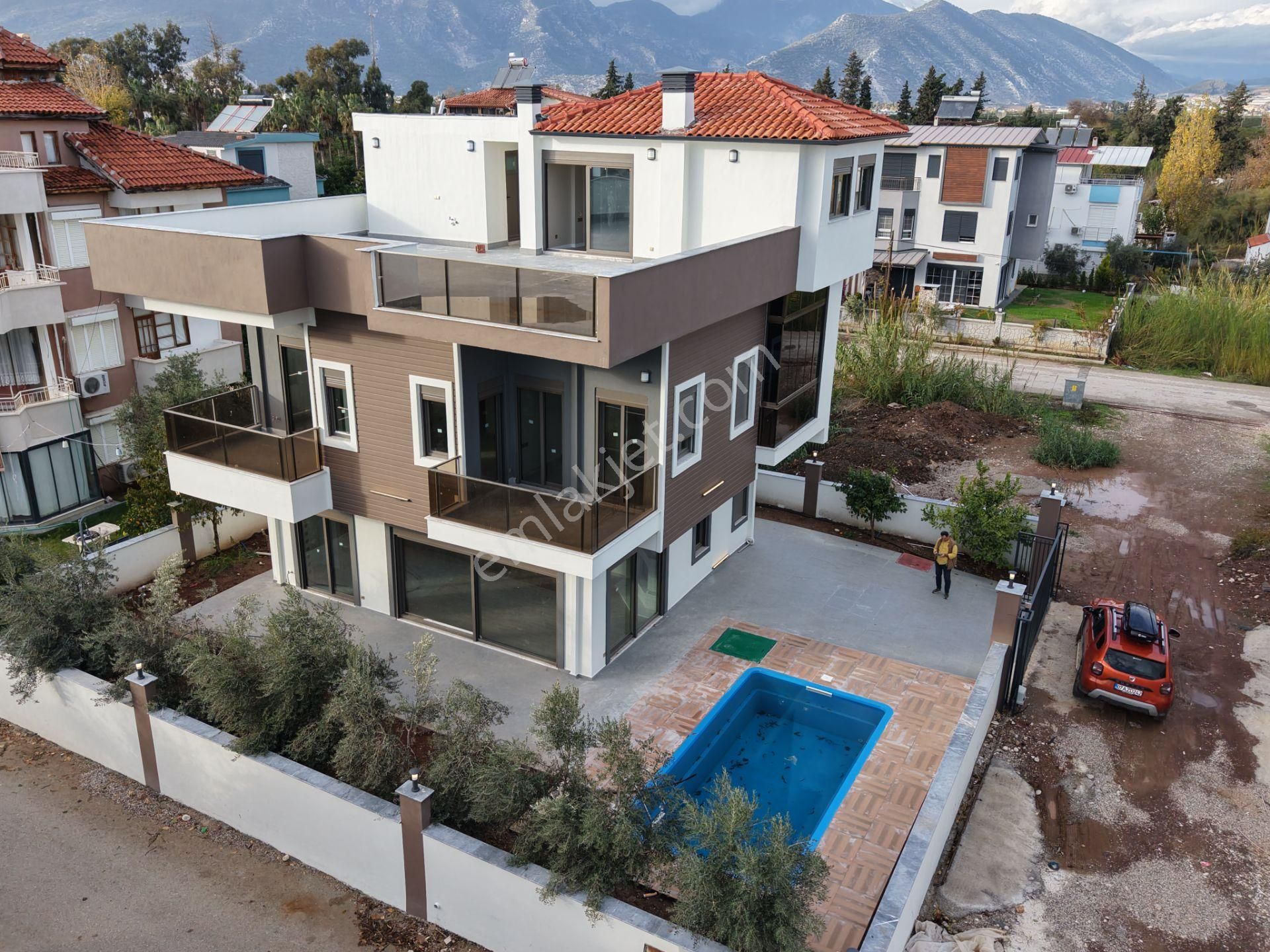 Finike Hasyurt Satılık Villa Bmk Emlaktan Finike De Muhteşem Manzaralı Satılık Triplex Villa