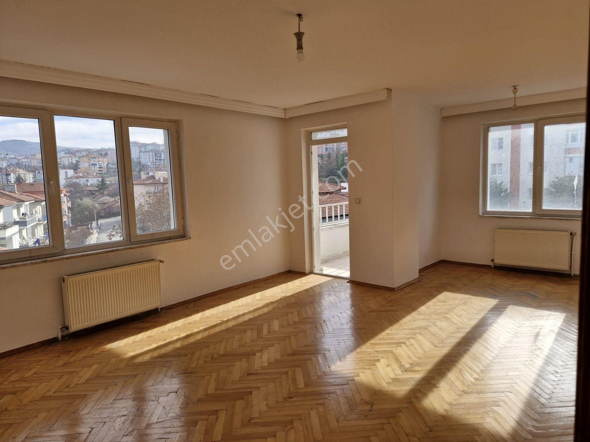 Bahçelievler Mahallesi Melikgazi Caddesi Aydınlıkevler Sitesinde Satılık Daire