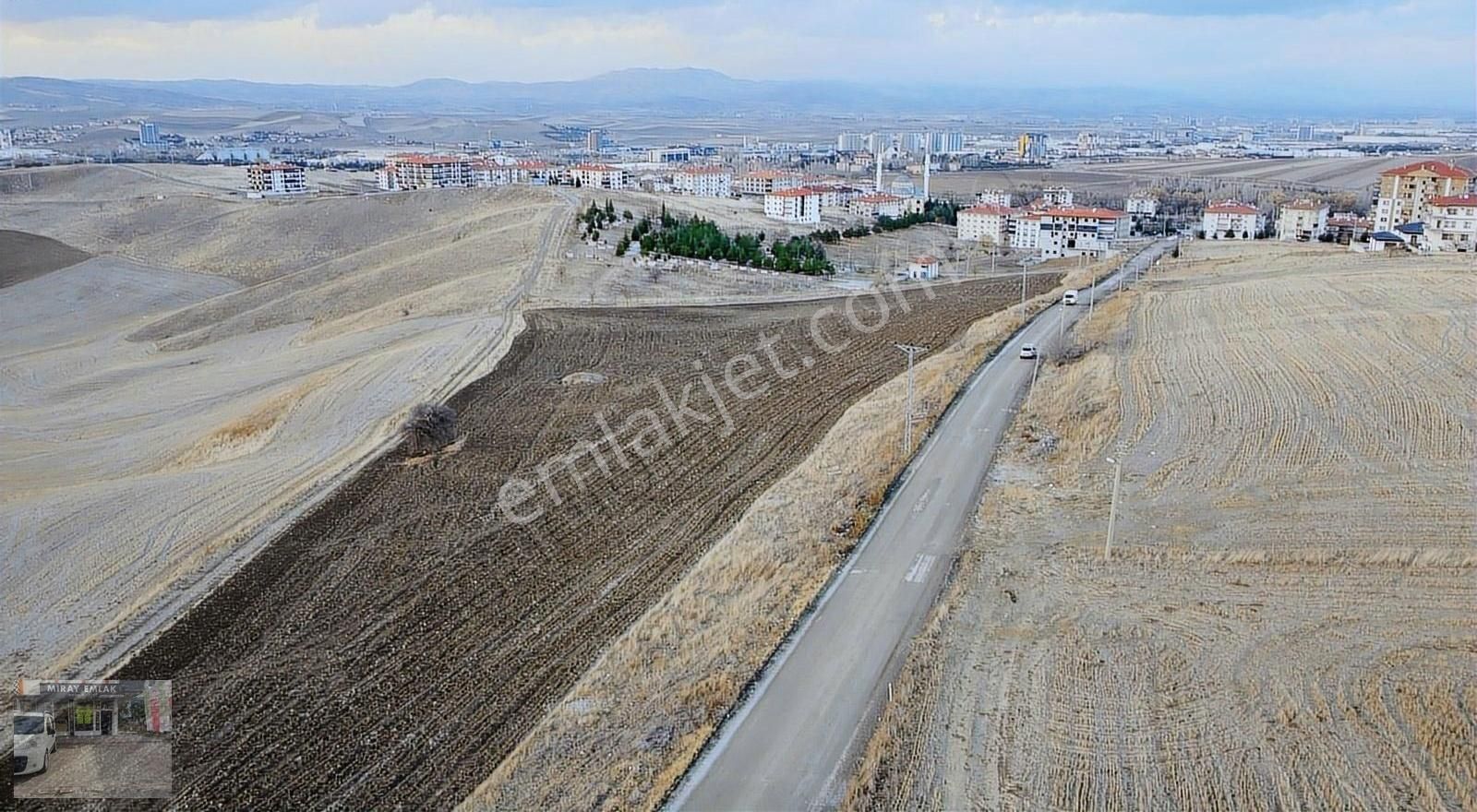 Pursaklar Altınova Satılık Tarla Şehrin Merkezine Havaalanına Yakın İmarsız Yatırım Fırsatıııı