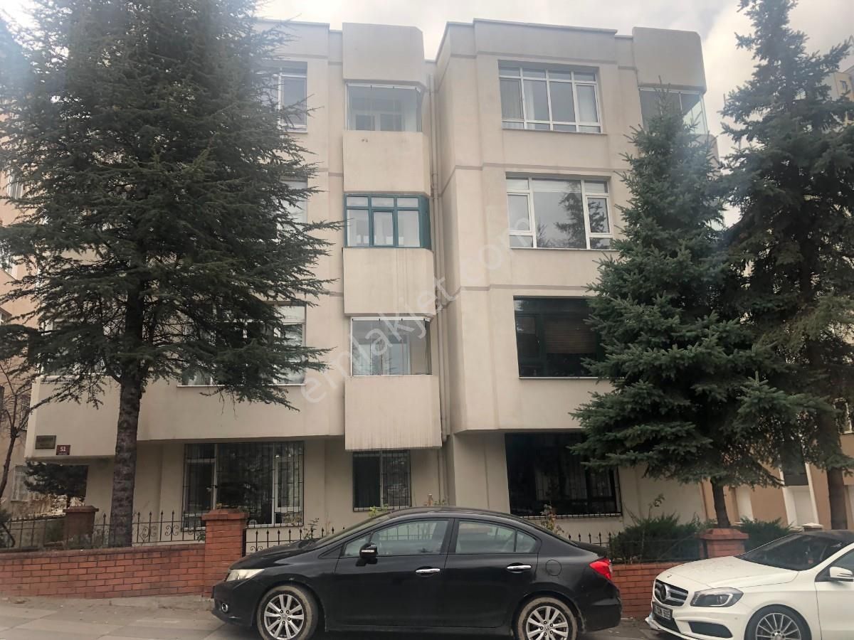 Çankaya Ayrancı Kiralık Daire Çankaya Mesnevi Sokak 3+1 Mobilyalı Kombili Bakımlı Açık Otopar