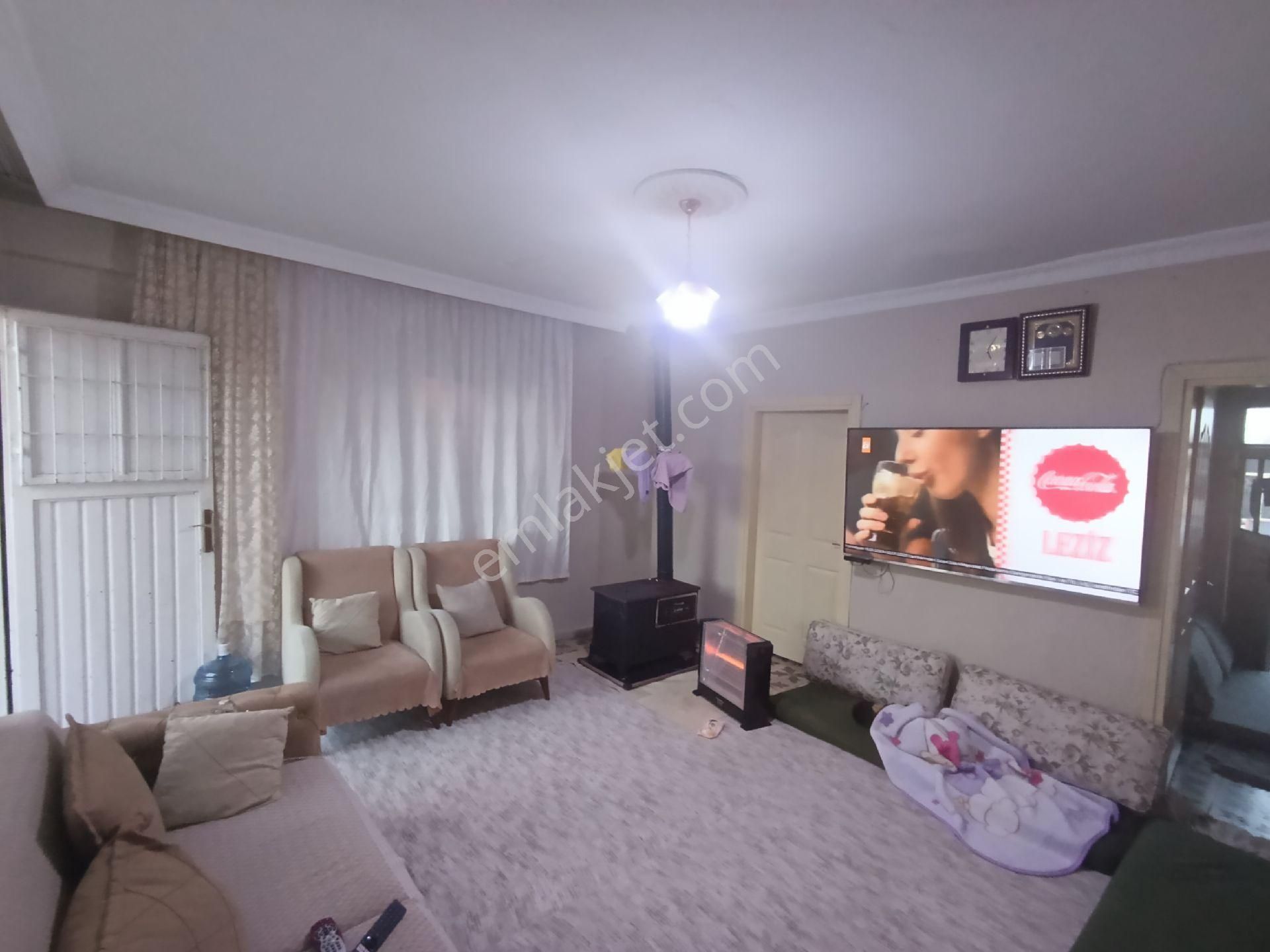 Çok Uygun.. Gülpınar'da Satılık 3 Katlı Müstakil Ev 🏡 - Görsel 12