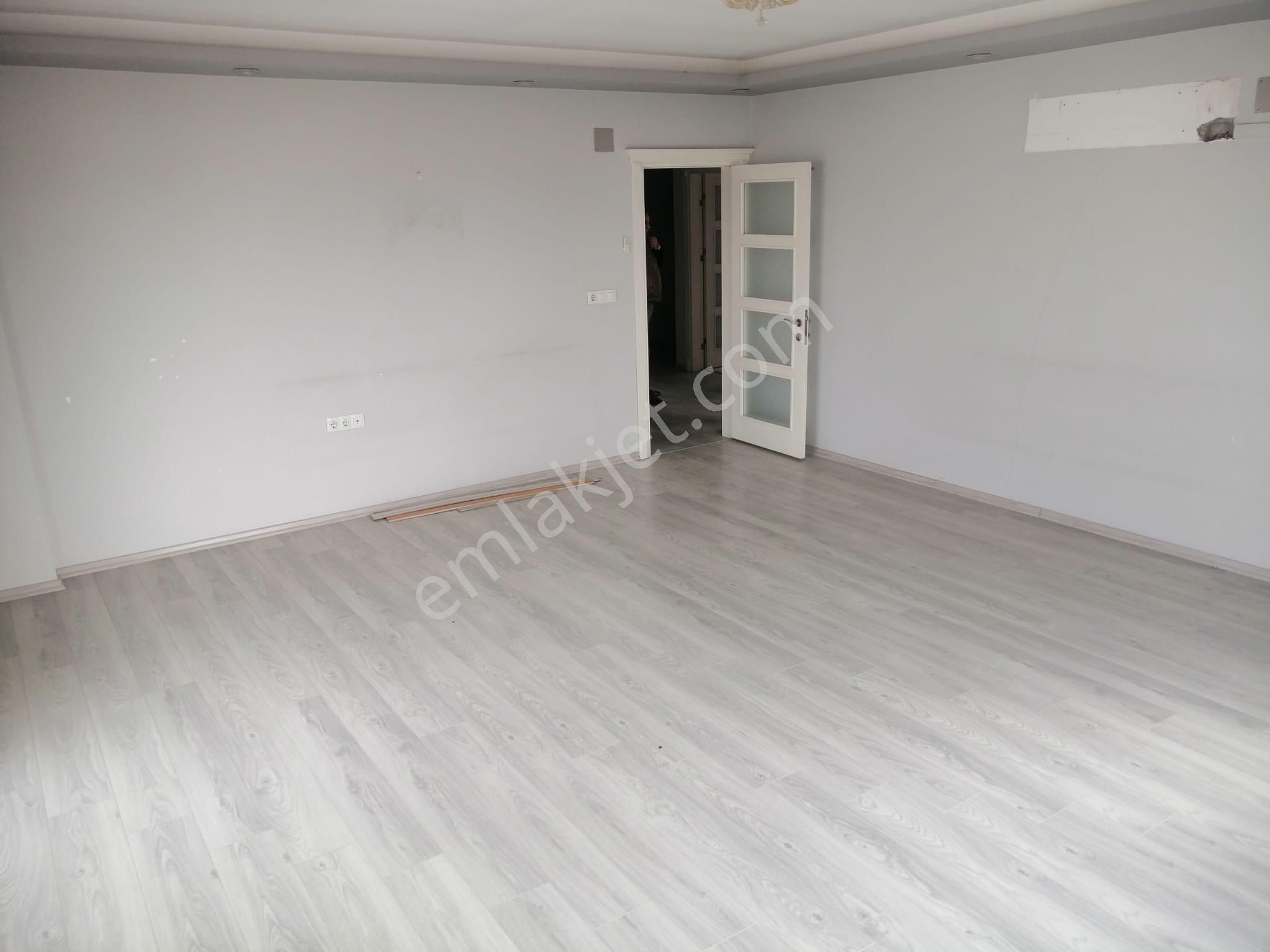 Toroslar Selçuklar Kiralık Daire Ergün'den ▃▅▇ Doğalgazlı, Yeni Bina, Dört Cephe, 220 M2 ▇▅▃