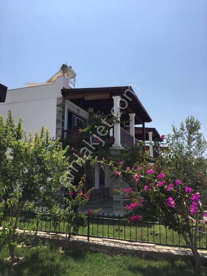 Milas Boğaziçi Satılık Villa Bodrum Boğaziçi Gültan Sitesinde Köşe Konumlu Denize Yakın Konumda Full Manzaralı 4+1 Villa