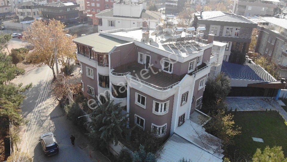 Şehitkamil Güvenevler Kiralık Villa Repa Gayrimenkul Güvenevler Mah. Adliye Yakınında Kiralık Villa!