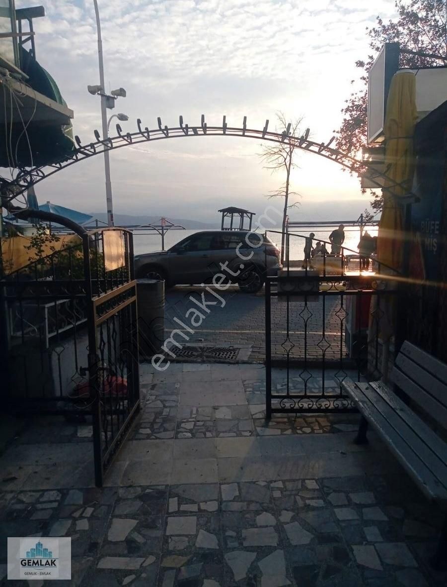 Gemlik Kumla Satılık Daire Gemlak Tan Kumlada Denize Sıfır Sitede 2+1 Deniz Gören Daire