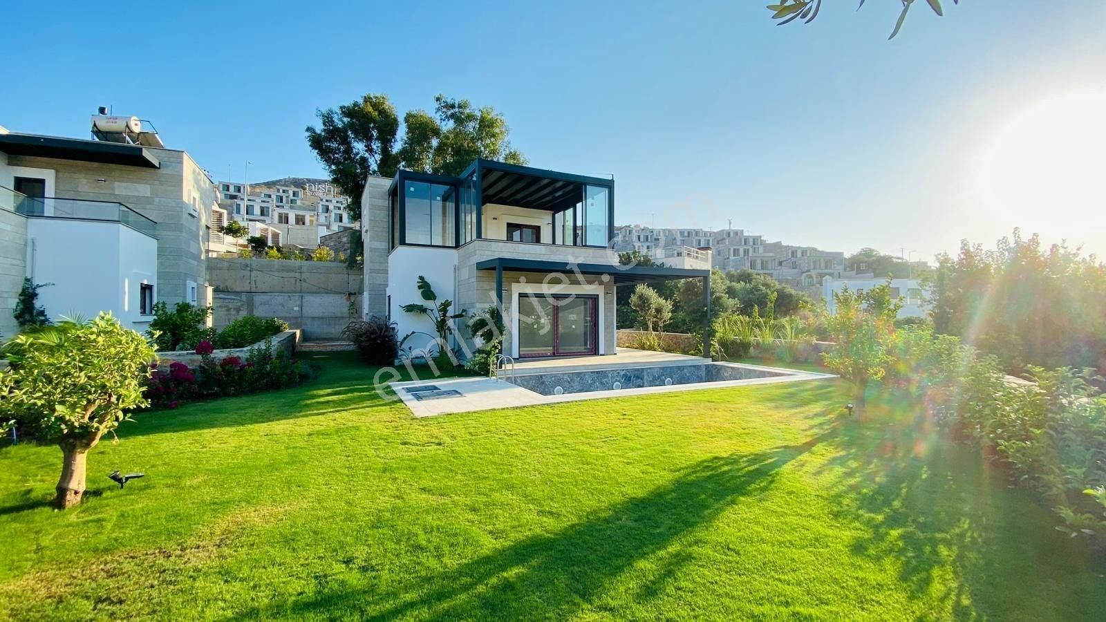 Bodrum Gümüşlük Satılık Villa Bodrum Gümüşlük Karaya Berguren Sitesi Yanında 700m2 Bahçeli Sıfır Villa