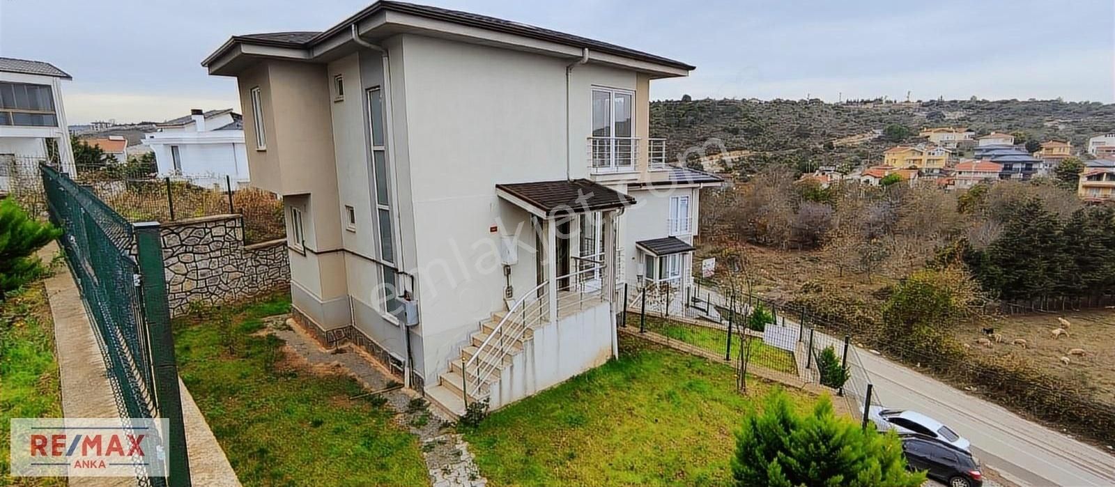 Şile Karacaköy Satılık Villa Şile Karacaköy'de Deniz Manzaralı 301 M2 3+2 Satılık Villa