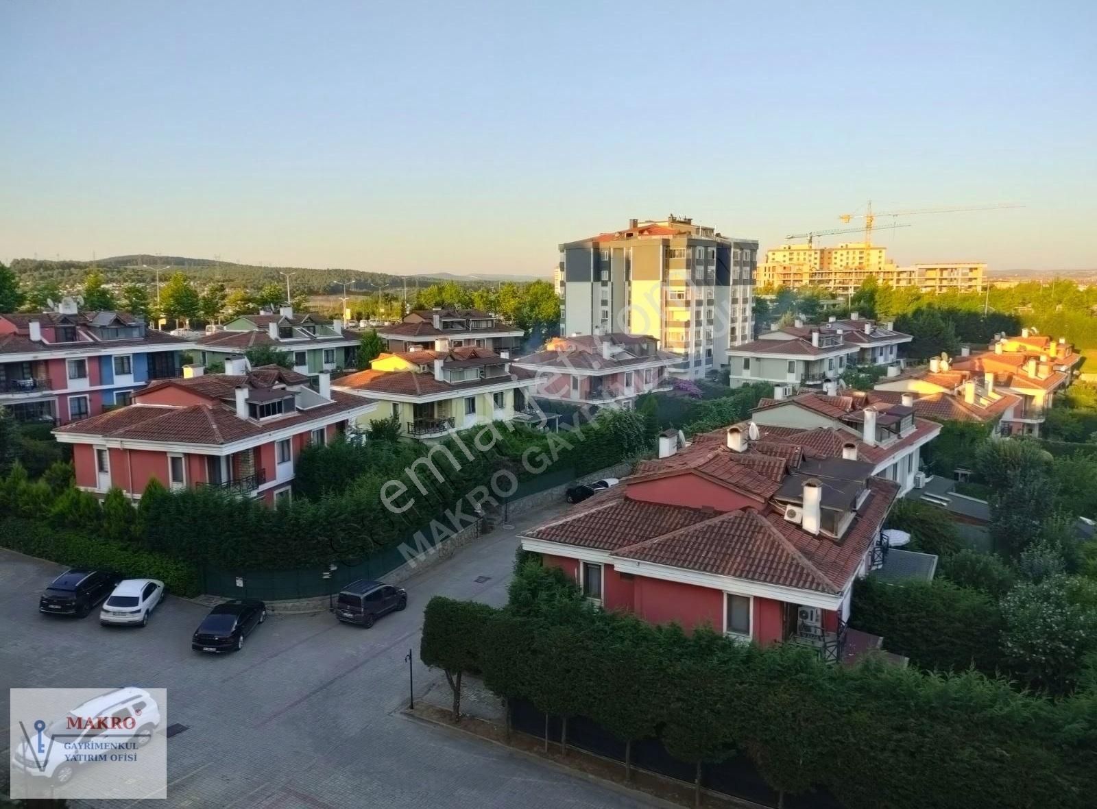 Pendik Yenişehir Satılık Daire Halise Deniz'den Yenişehirde Site İçinde Satılık Ara Kat Daire