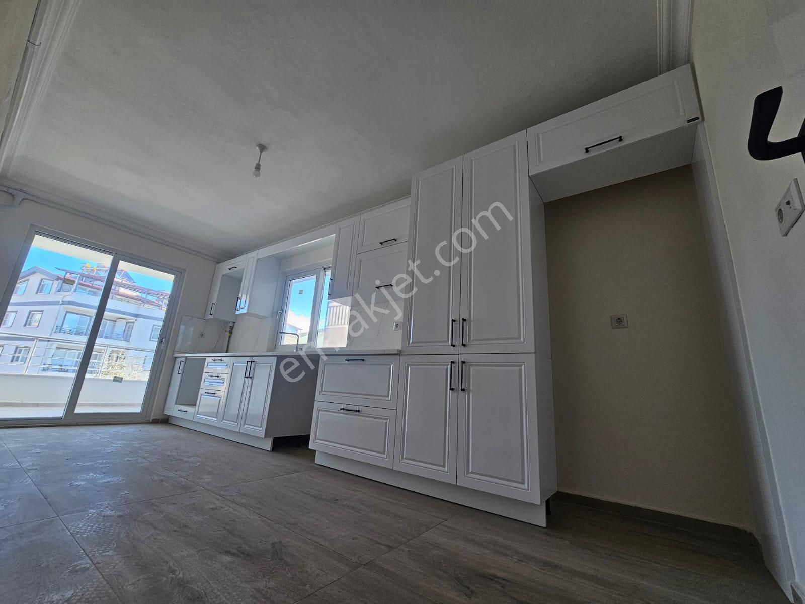 Burhaniye Mahkeme M. Okullar Bölgesinde 140 M2 Satılık 3+1 Daire - Görsel 4