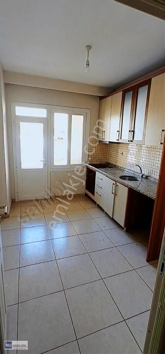 Yenişehir Cumhuriyet Kiralık Daire Cumhuriyet Mah.3+1 180 M2 Asansörlü Temiz Daire