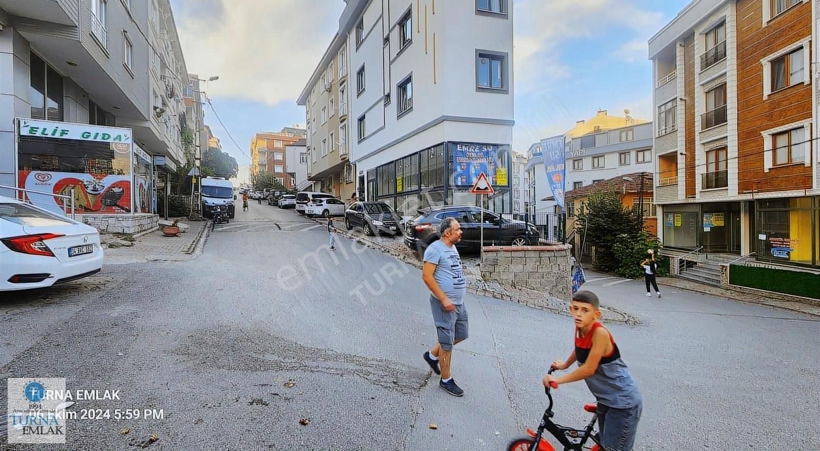 Çekmeköy Merkez Kiralık Dükkan & Mağaza Minibüs Caddesi Üzeri İlk Öğretim Okulu Karşısında 40 M2 İş Yeri