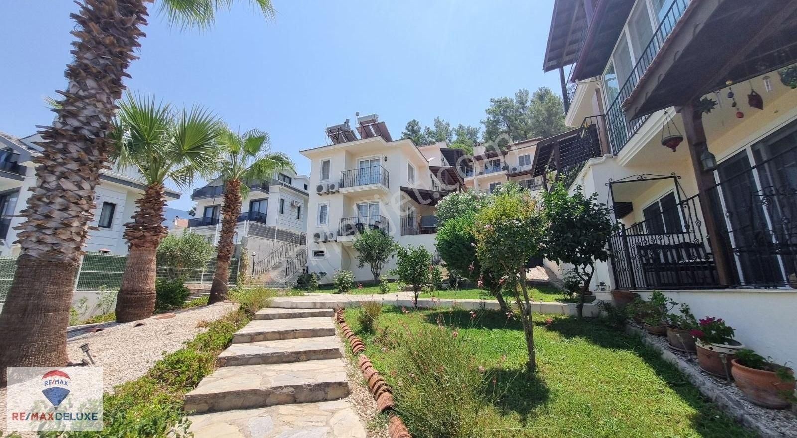 Fethiye Ölüdeniz Satılık Daire Hisarönü'nde Havuzlu Sitede Eşyalı Manzaralı Satılık 2+1 Daire